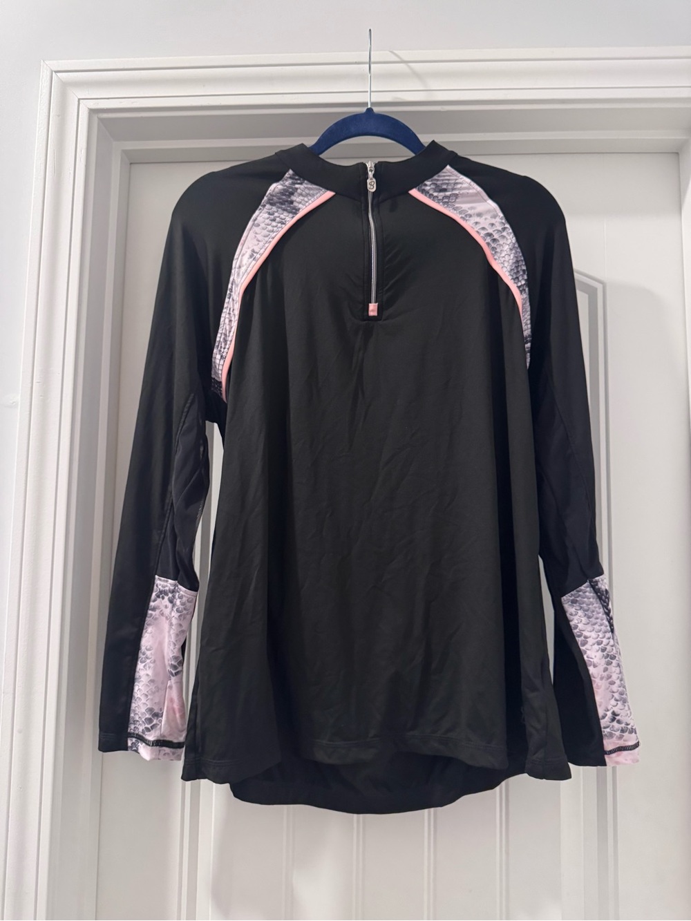 Sofibella Black and Light Pink Golf/Tennis Long-Sleeve Top